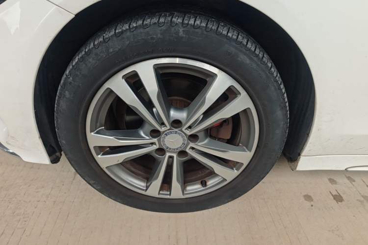 Used Mercedes-Benz C-Class 2015 Revised C 200 L Sport Edition Left Front Wheel Hub
