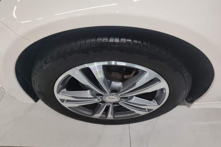 Used Mercedes-Benz C-Class 2015 Revised C 200 L Sport Edition Left Front Wheel Hub