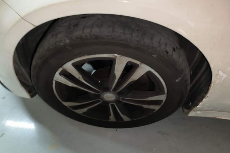 Used Mercedes-Benz C-Class 2015 C 200 Sport Edition Left Front Wheel Hub