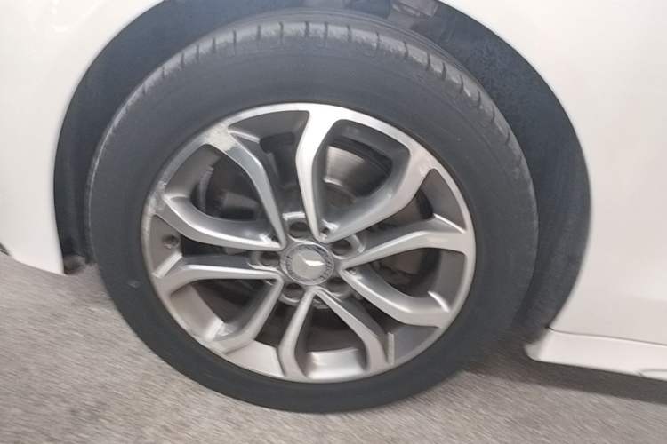 Used Mercedes-Benz C-Class 2015 Restyled C 180 L Sport Edition Left Front Wheel Hub