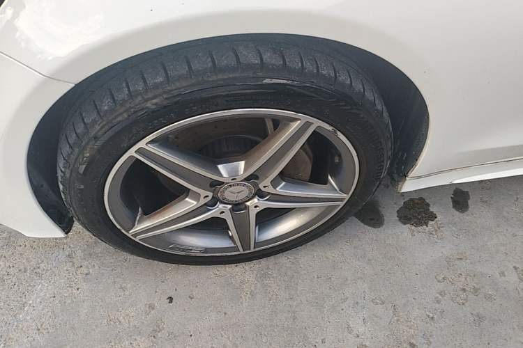 Used Mercedes-Benz C-Class 2015 C 200 station wagon Left Front Wheel Hub