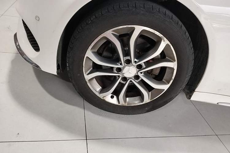 Used Mercedes-Benz C-Class 2015 Restyled C 180 L Sport Edition Left Front Wheel Hub