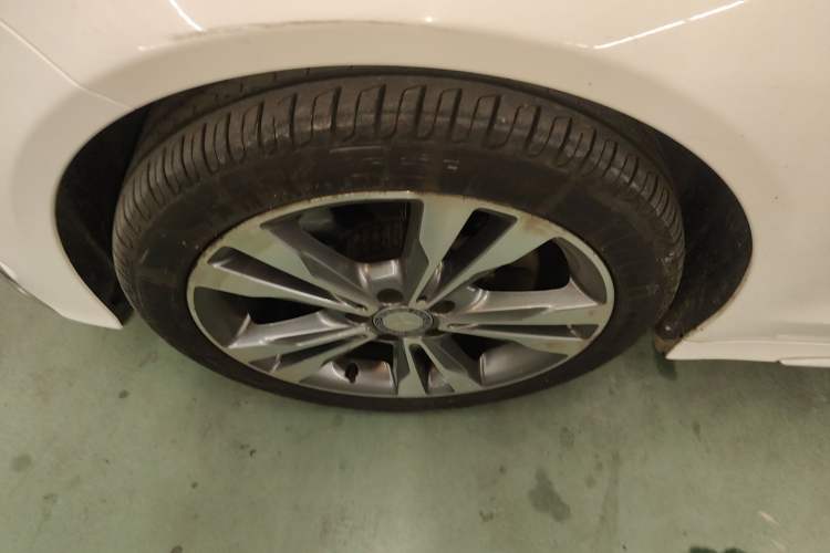 Used Mercedes-Benz C-Class 2015 C 200 L 4MATIC Sport Edition Left Front Wheel Hub