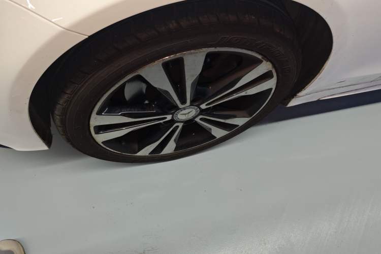 Used Mercedes-Benz C-Class 2015 C 200 Sport Edition 4MATIC Left Front Wheel Hub