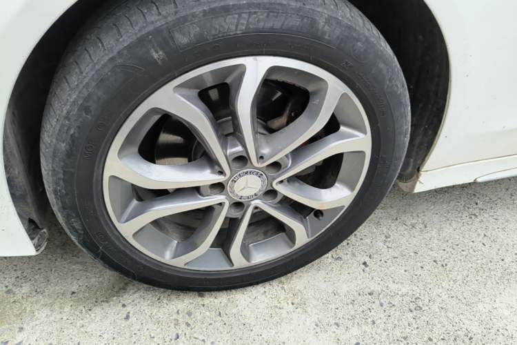 Used Mercedes-Benz C-Class 2015 Restyled C 180 L Sport Edition Left Front Wheel Hub