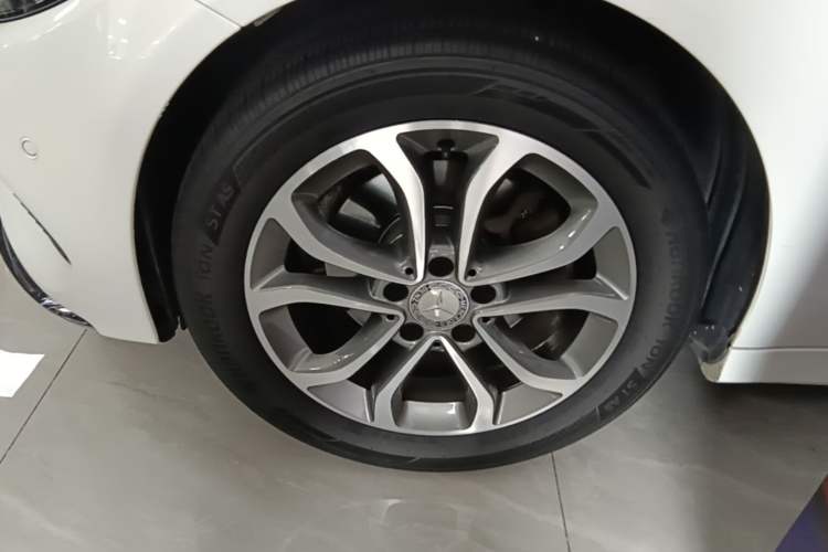 Used Mercedes-Benz C-Class 2015 Restyled C 180 L Sport Edition Left Front Wheel Hub