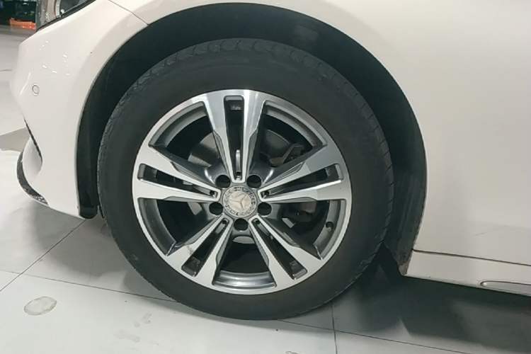 Used Mercedes-Benz C-Class 2015 Revised C 200 L Sport Edition Left Front Wheel Hub