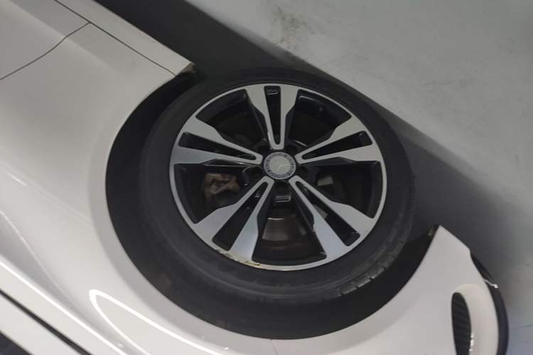 Used Mercedes-Benz C-Class 2015 C 200 Sport Edition 4MATIC Left Front Wheel Hub