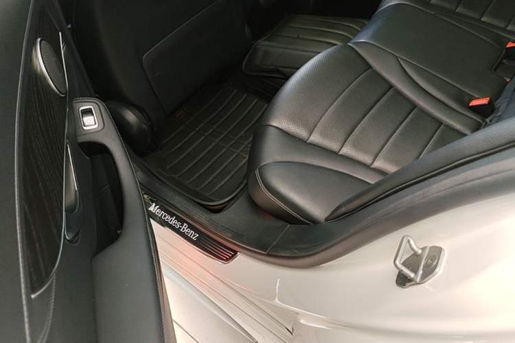 Used Mercedes-Benz C-Class 2015 Revised C 200 L Sport Edition Left Rear Seat
