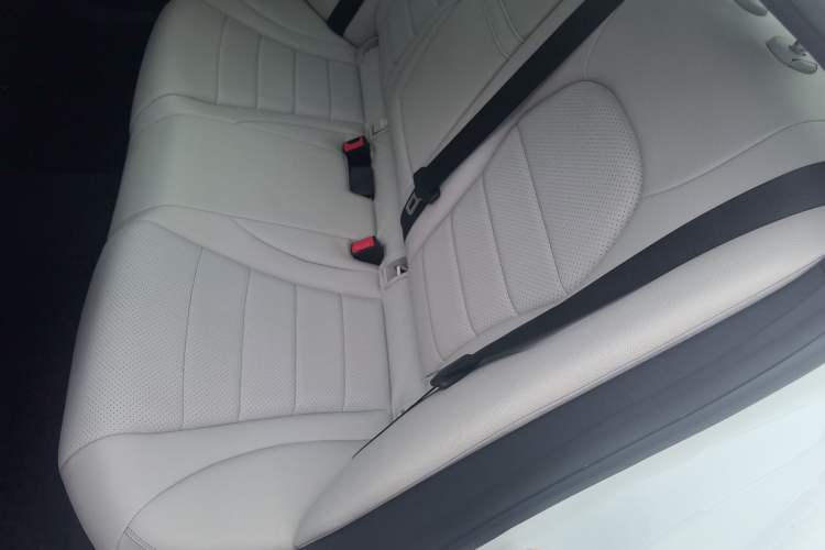 Used Mercedes-Benz C-Class 2015 C 200 Sport Edition 4MATIC Left Rear Seat