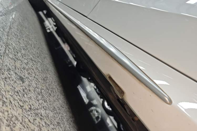 Used Mercedes-Benz C-Class 2015 Restyled C 180 L Sport Edition Left Side Sill