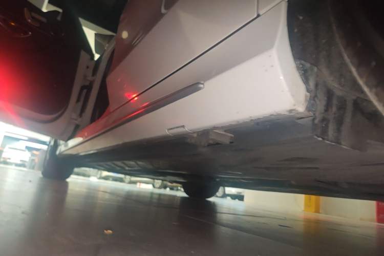 Used Mercedes-Benz C-Class 2015 Revised C 200 L Sport Edition Left Side Sill
