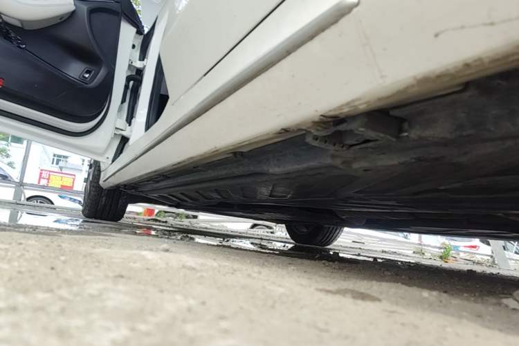 Used Mercedes-Benz C-Class 2015 Revised C 200 L Sport Edition Left Side Sill