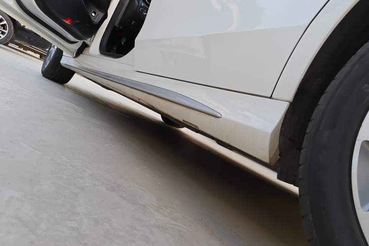 Used Mercedes-Benz C-Class 2015 C 200 L Sport Edition Left Side Sill