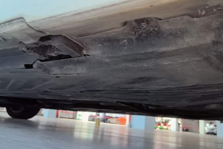 Used Mercedes-Benz C-Class 2015 Revised C 200 L Sport Edition Left Side Sill