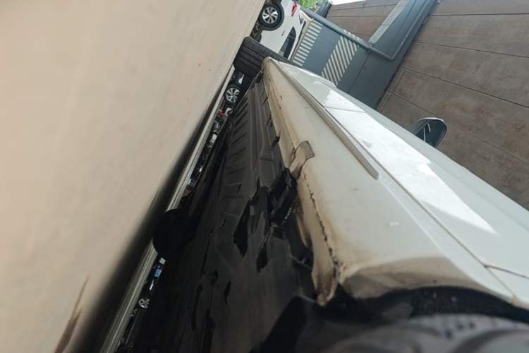 Used Mercedes-Benz C-Class 2015 Revised C 200 L Sport Edition Left Side Sill