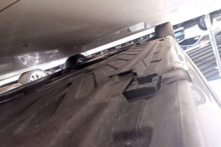Used Mercedes-Benz C-Class 2015 Revised C 200 L Sport Edition Left Side Sill