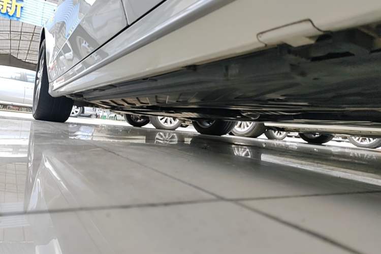 Used Mercedes-Benz C-Class 2015 Revised C 200 L Sport Edition Left Side Sill