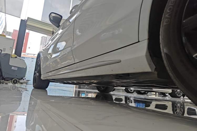 Used Mercedes-Benz C-Class 2015 C 200 L Sport Edition Left Side Sill