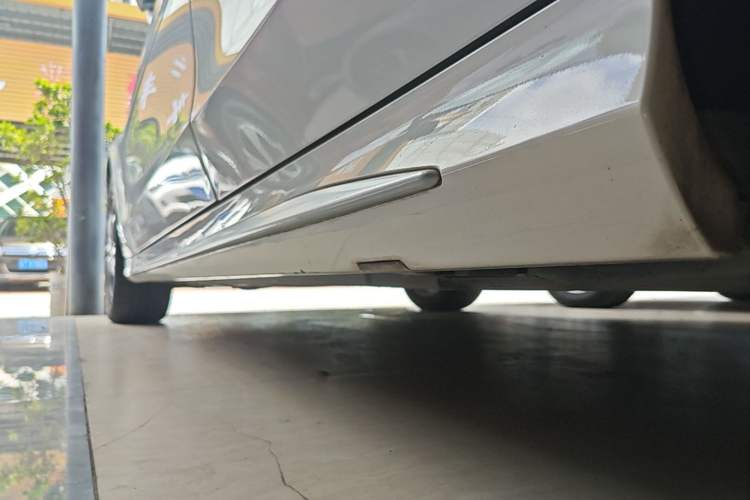Used Mercedes-Benz C-Class 2015 Restyled C 180 L Sport Edition Left Side Sill