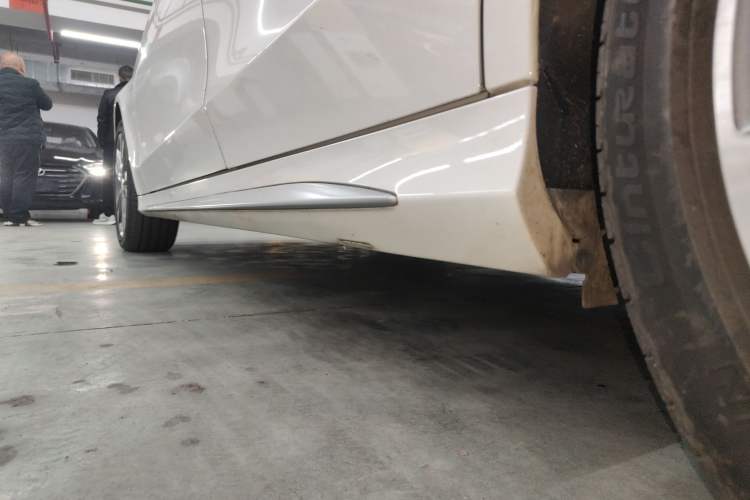 Used Mercedes-Benz C-Class 2015 C 200 L 4MATIC Sport Edition Left Side Sill