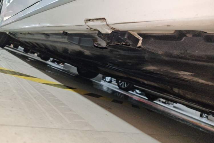 Used Mercedes-Benz C-Class 2015 C 200 L 4MATIC Sport Edition Left Side Sill