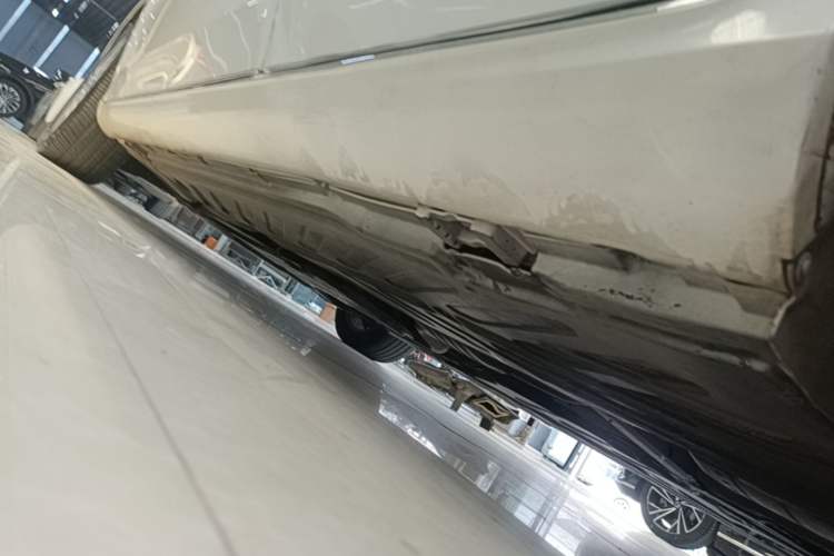 Used Mercedes-Benz C-Class 2015 Facelift C 180 L Left Side Sill