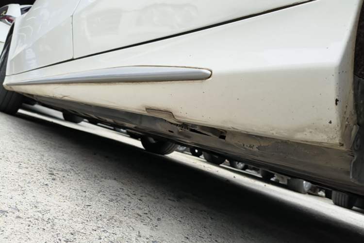 Used Mercedes-Benz C-Class 2015 Restyled C 180 L Sport Edition Left Side Sill