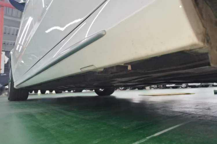 Used Mercedes-Benz C-Class 2015 C 180 L Sport Edition Left Side Sill