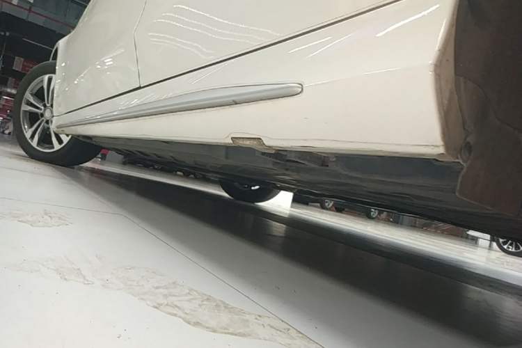 Used Mercedes-Benz C-Class 2015 Revised C 200 L Sport Edition Left Side Sill