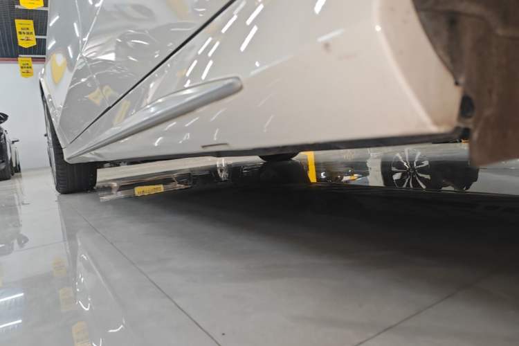 Used Mercedes-Benz C-Class 2015 C 200 L 4MATIC Sport Edition Left Side Sill