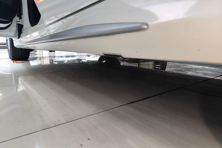 Used Mercedes-Benz C-Class 2015 Revised C 200 L Sport Edition Left Side Sill