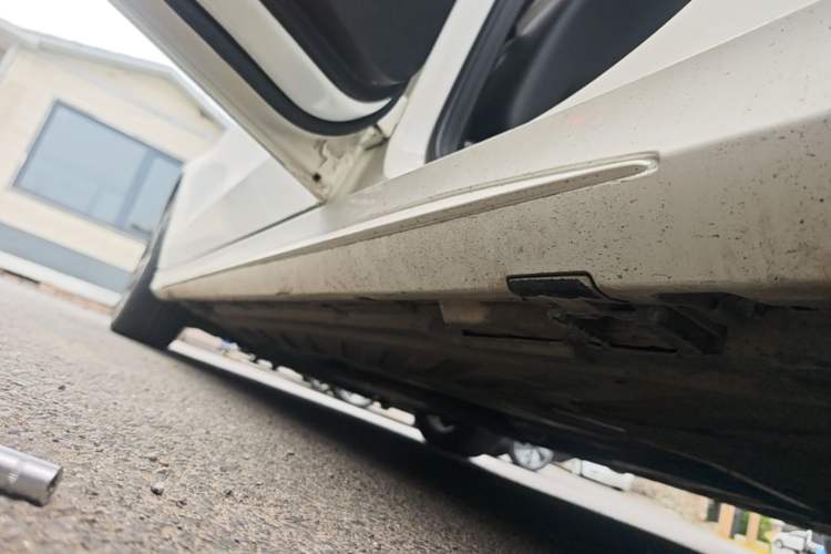 Used Mercedes-Benz C-Class 2015 C 200 Sport Edition 4MATIC Left Side Sill