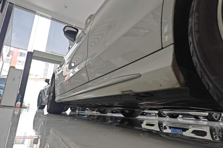 Used Mercedes-Benz C-Class 2015 Revised C 200 L Sport Edition Left Side Sill