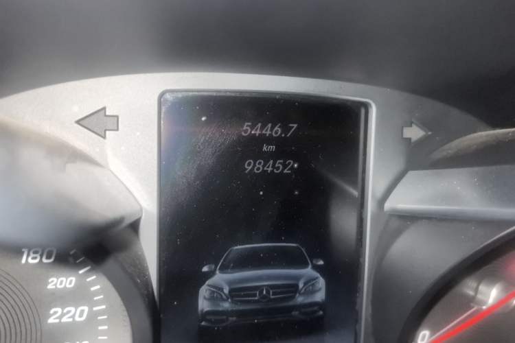 Used Mercedes-Benz C-Class 2015 Revised C 200 L Sport Edition Odometer Close Up