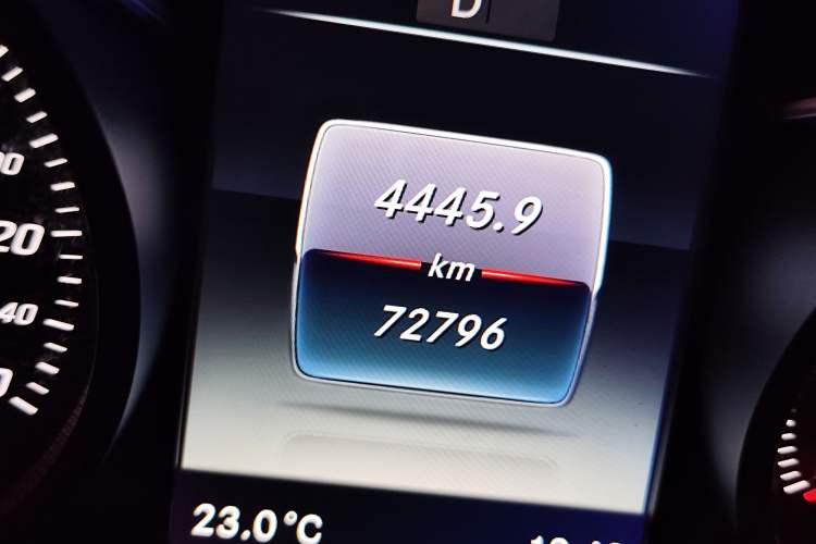 Used Mercedes-Benz C-Class 2015 Revised C 200 L Sport Edition Odometer Close Up