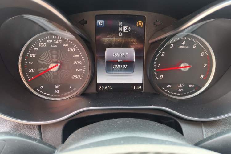 Used Mercedes-Benz C-Class 2015 C 200 L Sport Edition Odometer Close Up