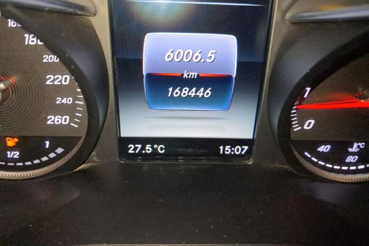 Used Mercedes-Benz C-Class 2015 C 200 L Sport Edition Odometer Close Up