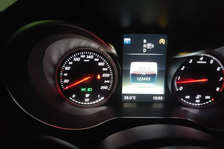 Used Mercedes-Benz C-Class 2015 C 200 L Odometer Close Up