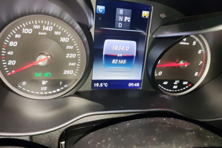 Used Mercedes-Benz C-Class 2015 Revised C 200 L Sport Edition Odometer Close Up