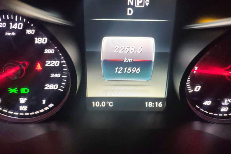 Used Mercedes-Benz C-Class 2015 C 180 L Odometer Close Up