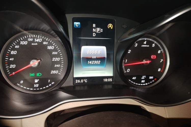 Used Mercedes-Benz C-Class 2015 Facelift C 200 L Odometer Close Up