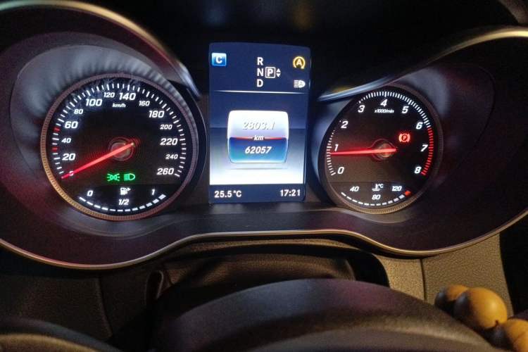Used Mercedes-Benz C-Class 2015 C 200 Sport Edition 4MATIC Odometer Close Up