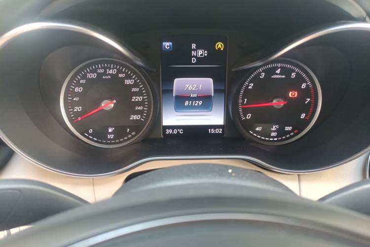 Used Mercedes-Benz C-Class 2015 C 180 L Sport Edition Odometer Close Up