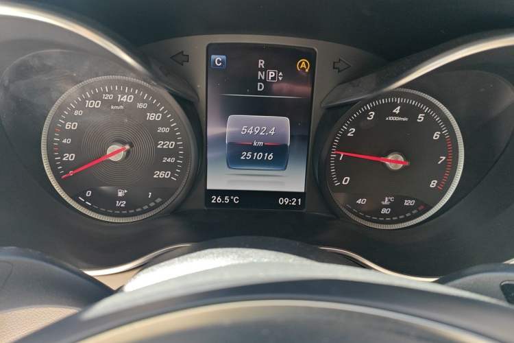 Used Mercedes-Benz C-Class 2015 C 180 L Sport Edition Odometer Close Up