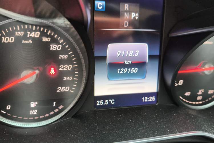 Used Mercedes-Benz C-Class 2015 Revised C 200 L Sport Edition Odometer Close Up