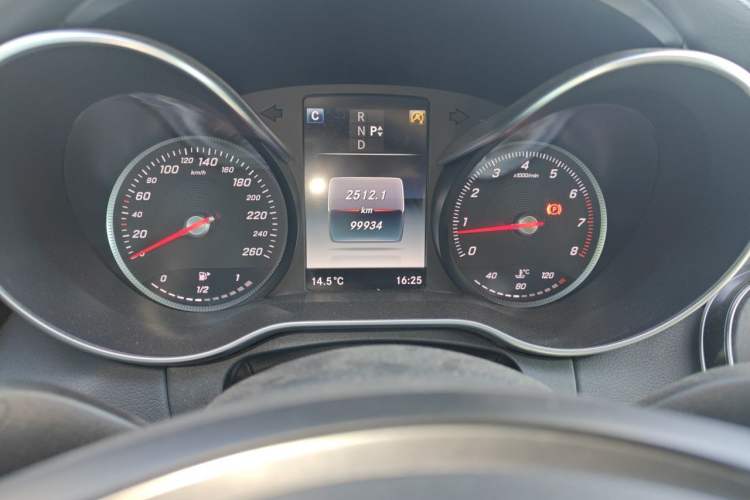Used Mercedes-Benz C-Class 2015 Revised C 200 L Sport Edition Odometer Close Up