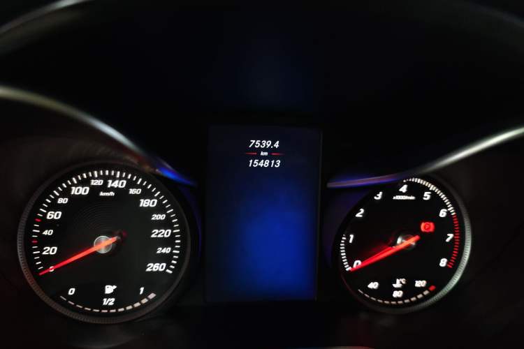 Used Mercedes-Benz C-Class 2015 Revised C 200 L Sport Edition Odometer Close Up