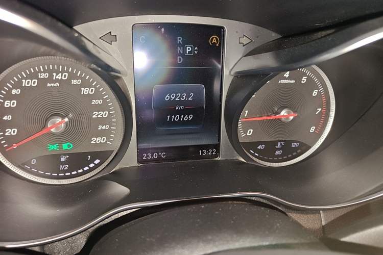 Used Mercedes-Benz C-Class 2015 C 180 L Sport Edition Odometer Close Up
