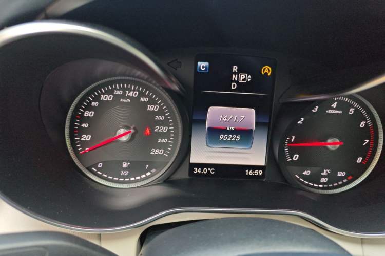 Used Mercedes-Benz C-Class 2015 C 200 L Odometer Close Up